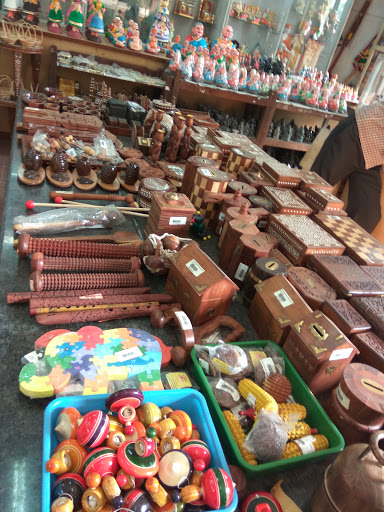 Poompuhar Handicrafts, Gandhiji Rd, Graham Nagar, Shivaji Nagar, Thanjavur, Tamil Nadu 613001, India, Art_Supply_Shop, state TN