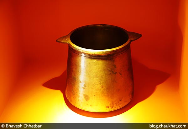 An antique vessel in a showcase at Savya Rasa [Koregaon Park, Pune]