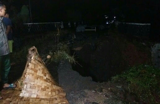 
2 Bencana Longsor Terkini di Nyalindung, Akses Jalan 3 Desa Nyaris Putus
