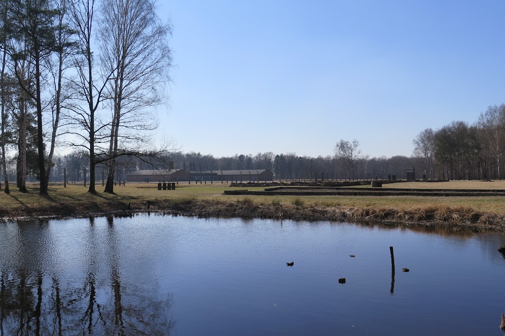 Ein großer See - Gefüllt mit der Asche der Opfer