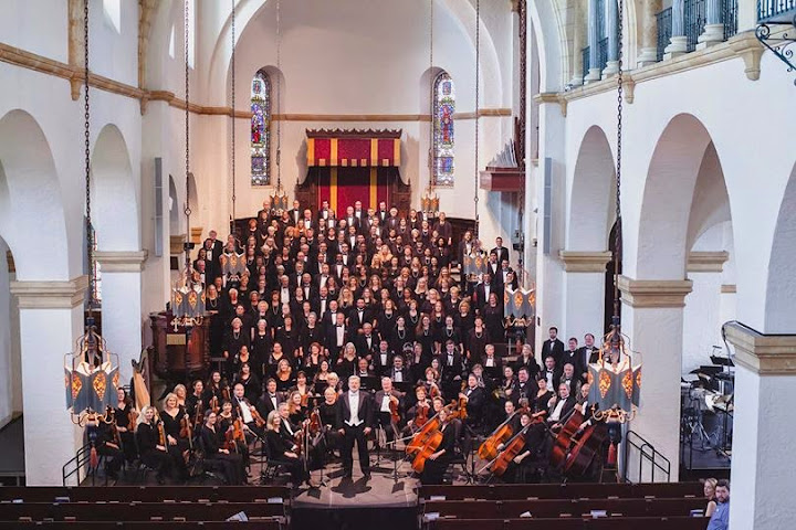 Classic Christmas with the Bach Festival Choir & Orchestra