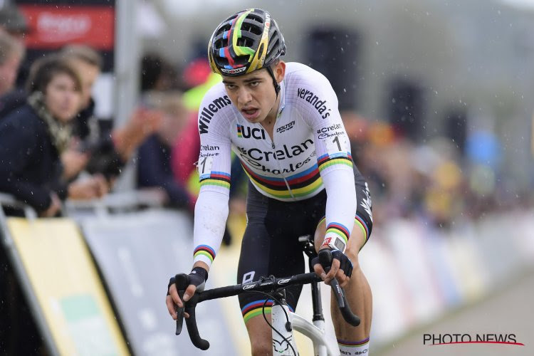 Wout Van Aert vertelt over stage in Toscane: "Telefoon heeft amper gerinkeld"