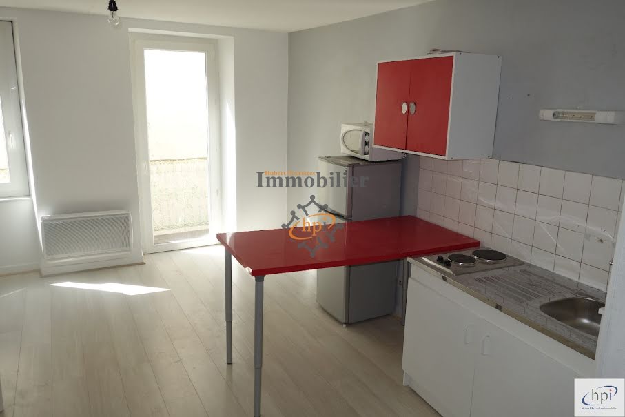 Location  appartement 1 pièce 25 m² à Saint-Affrique (12400), 270 €