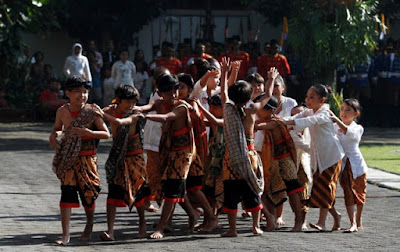 Lagu Dolanan Anak Sebagai Media Pendidikan Anak Usia Dini