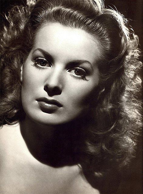 Maureen O'Hara Profile pictures, Dp Images, Display pics collection for whatsapp, Facebook, Instagram, Pinterest.