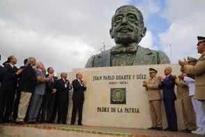 Busto de Duarte develizado por presidente Medina genera indignación en redes sociales