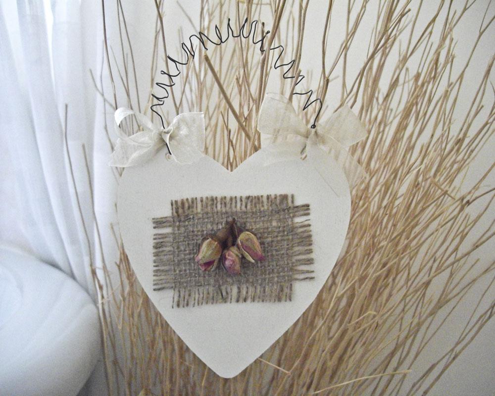 HEART PLAQUE ROSEBUDS HESSIAN