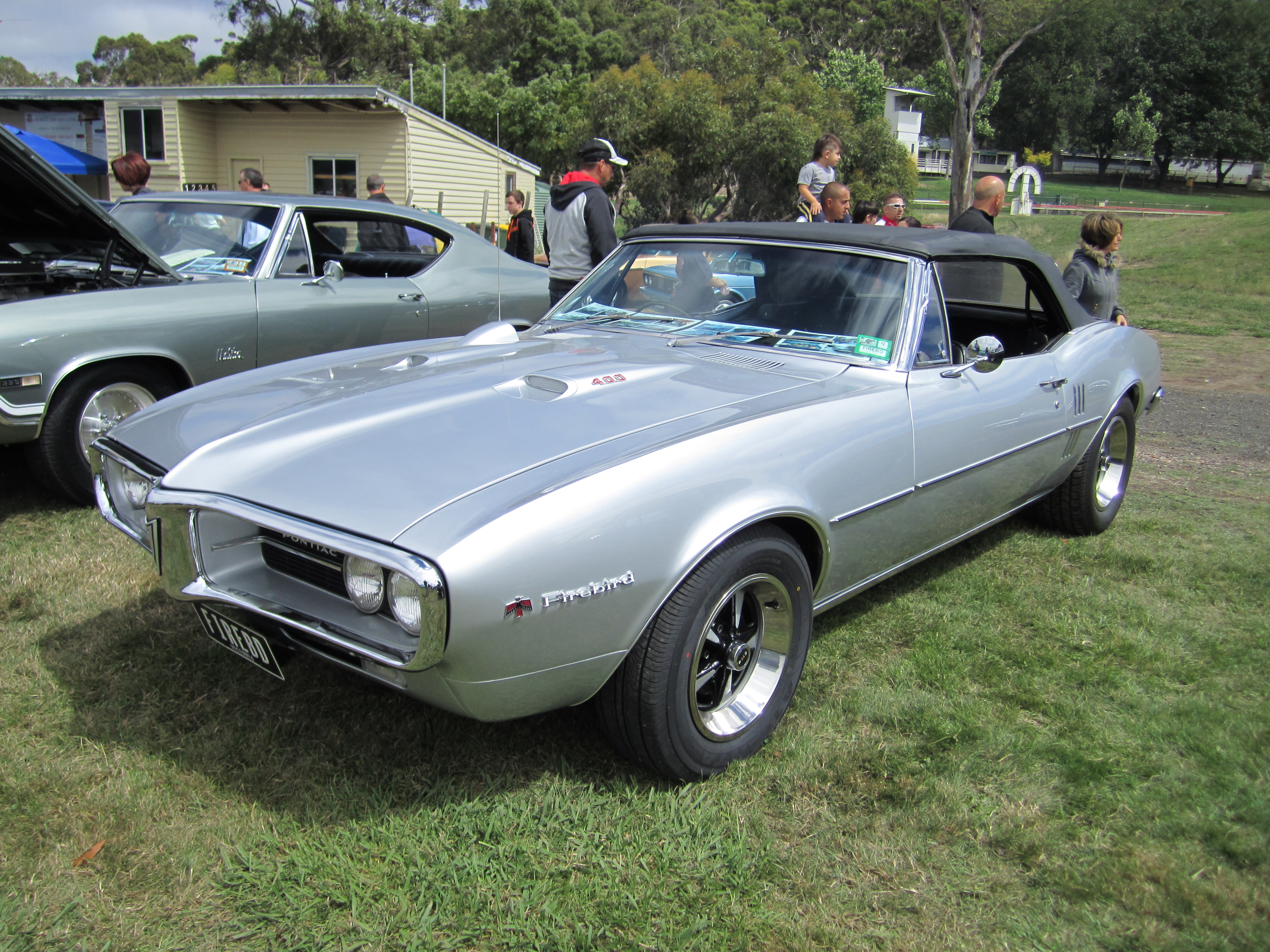 파일:external/upload.wikimedia.org/Pontiac_Firebird_400_Convertible_1967.jpg