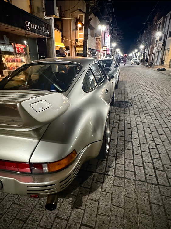 930ターボのポルシェ・911ターボ・930ターボ・ローアングルに関するカスタム事例の投稿画像1枚目