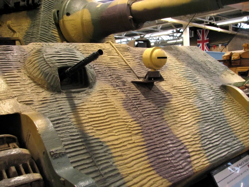 파일:external/upload.wikimedia.org/Zimmerit_Tiger_II_2_Bovington.jpg