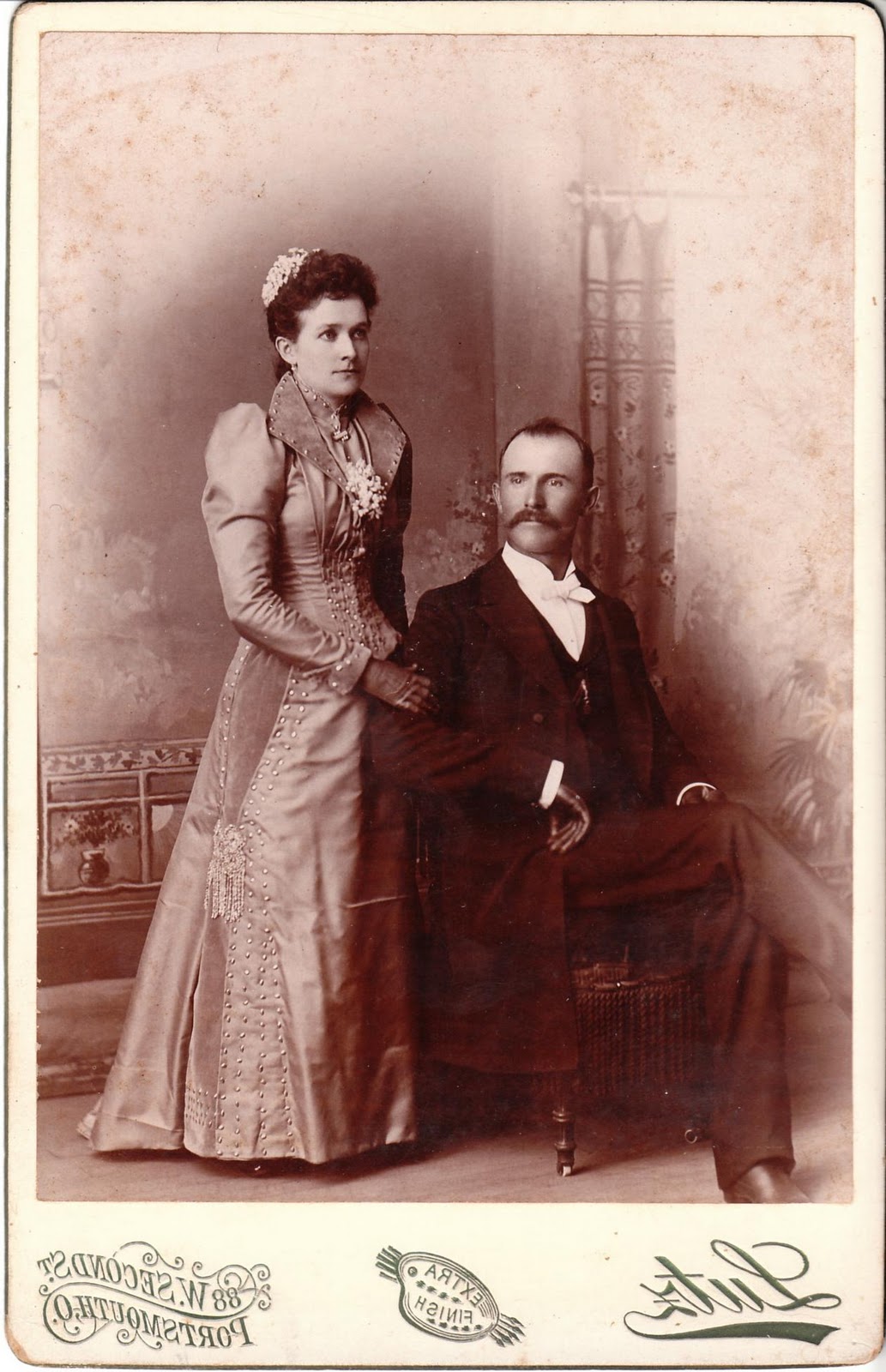 STUDIO wedding couple posing