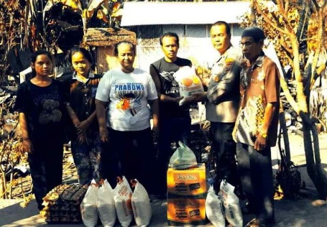Polsek Teluk Mengkudu Beri Bantuan Pangan Korban Kebakaran