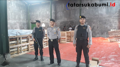 
Kertas Surat Suara Capres dan Cawapres Pilpres 2019 Tiba di Gudang Logistik KPUD Kabupaten Sukabumi
