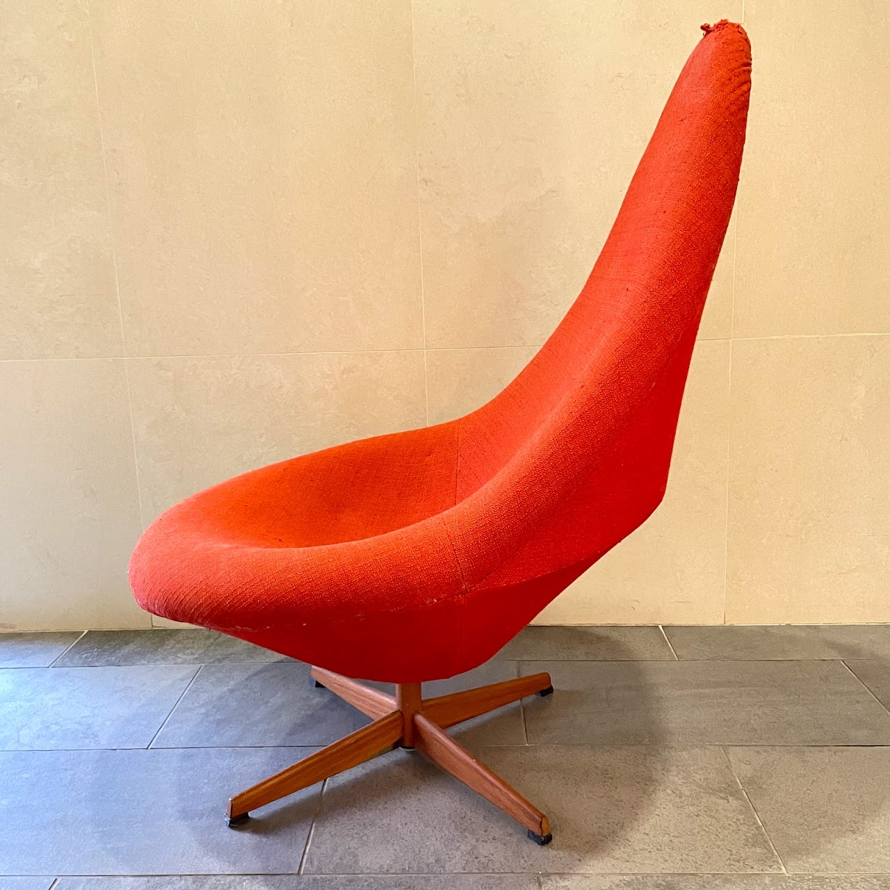 Mid-Century Modern Swivel Chair