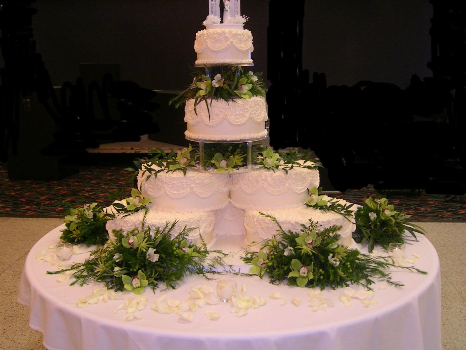 wedding floral and candle