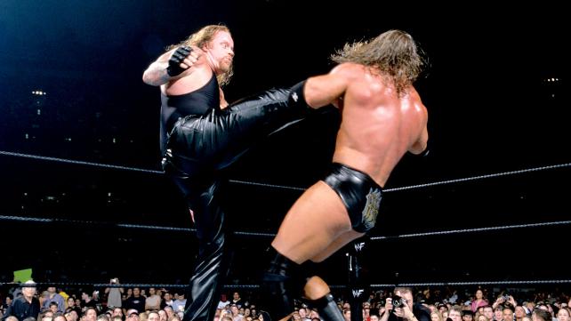 파일:external/the-void.co.uk/undertaker-big-boot-triple-h-wrestlemania-x-seven.jpg