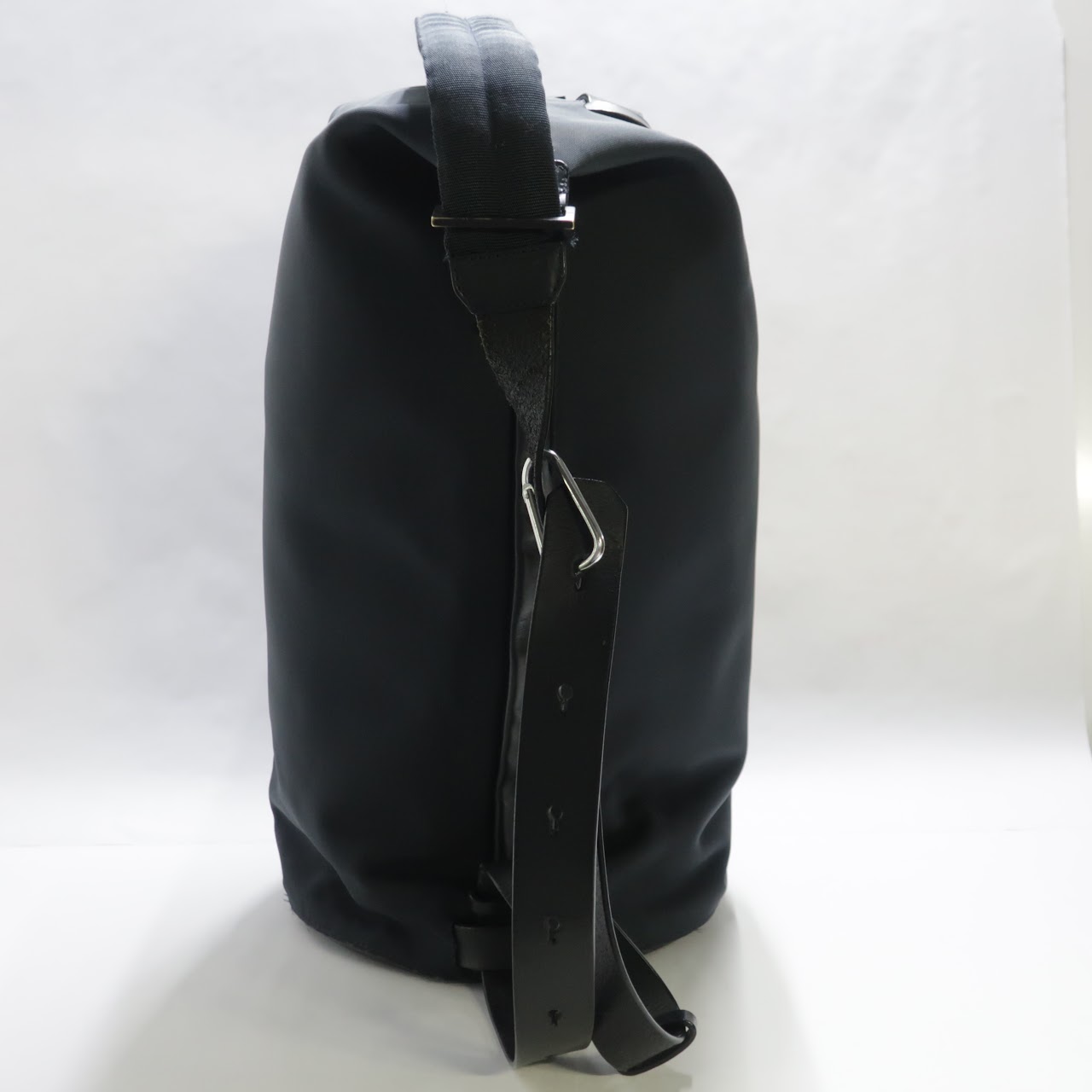 Troubadour Barrel Bag