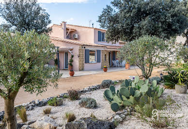 Maison avec piscine et jardin 10