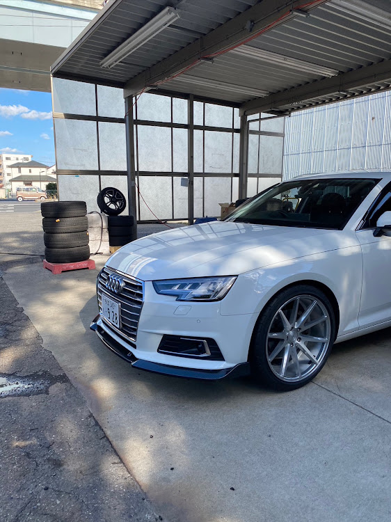 A4 アバントのアウディ・A4アバント・VOSSEN・ホイールが欲しいに関するカスタム事例の投稿画像3枚目