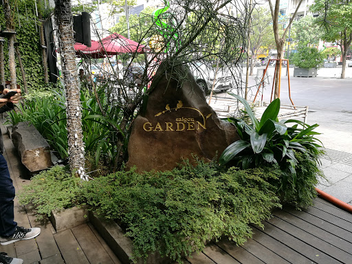 Trung tâm Thương mại Lucky Plaza