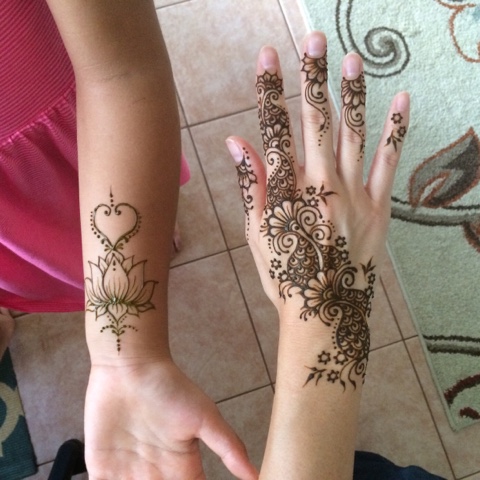 Hawaii Mom Blog Hau Oli Henna