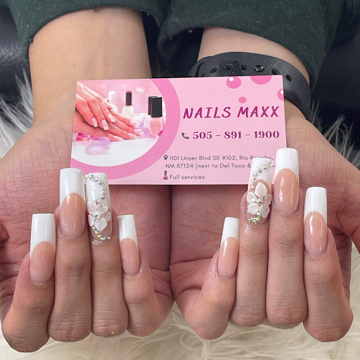 Nails Maxx logo