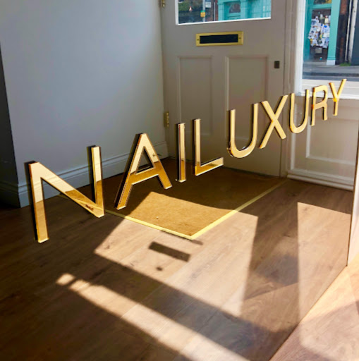 Nailuxury logo