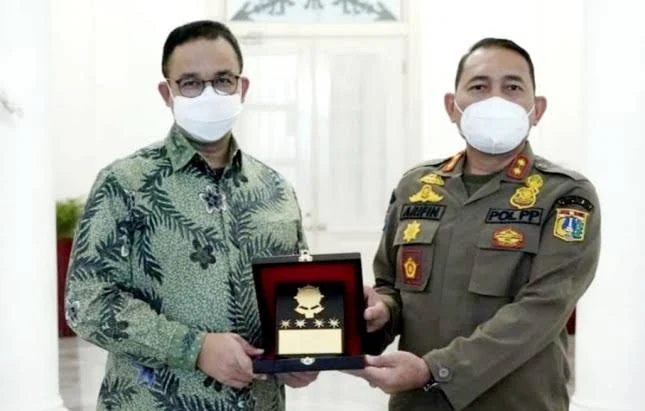 Anies Baswedan Terima Penghargaan dari Kemendagri, Karya Bhakti Peduli Satpol PP