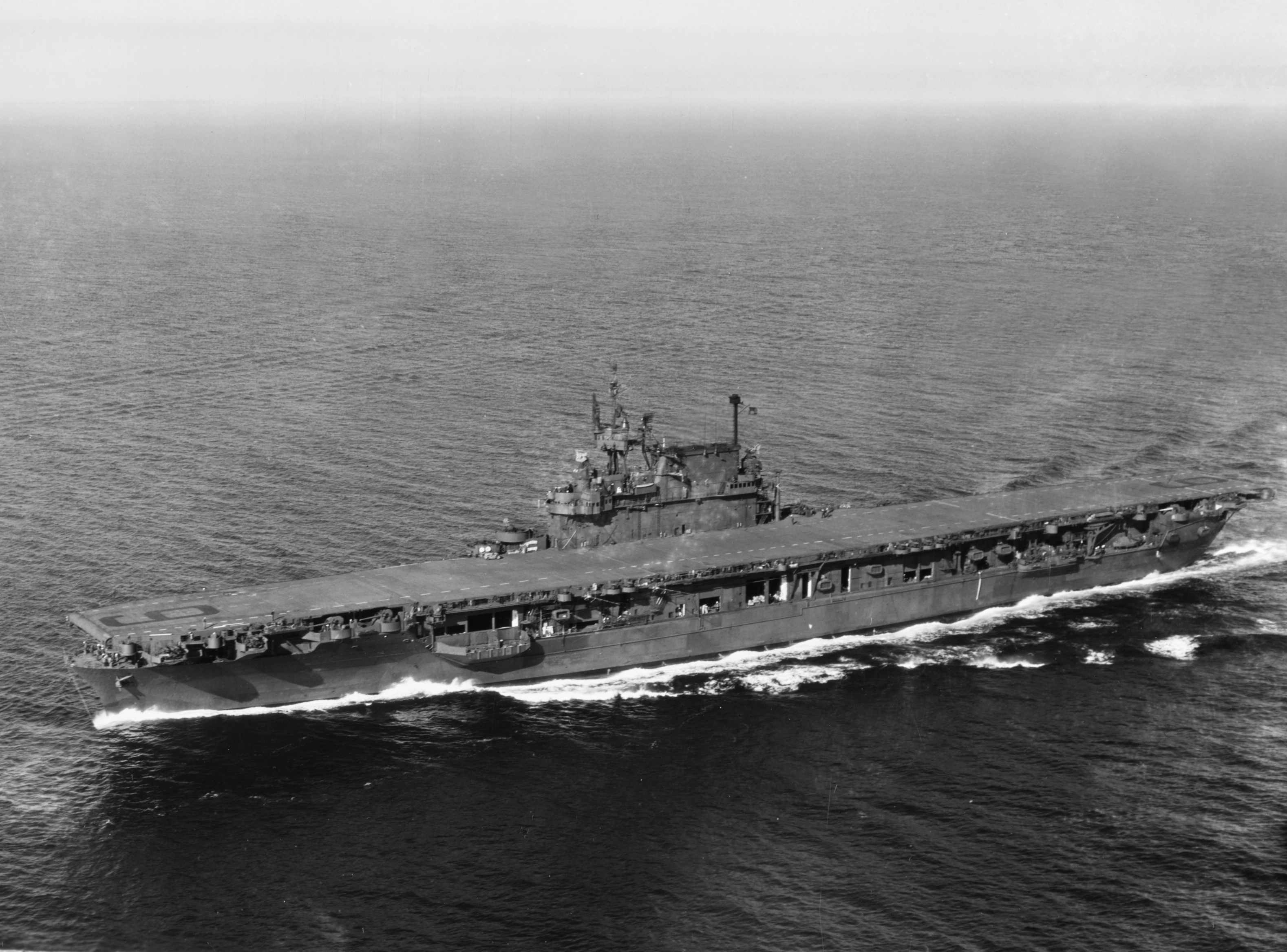 파일:external/upload.wikimedia.org/USS_Enterprise_%28CV-6%29_in_Puget_Sound%2C_September_1945.jpg