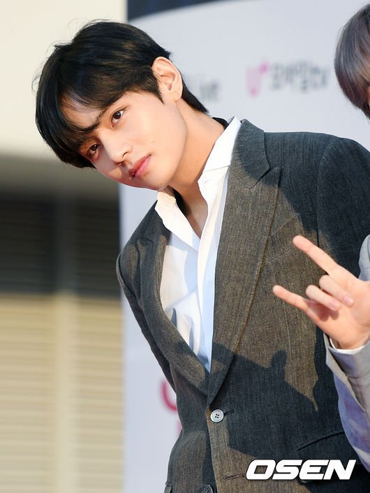 Bts S V Reveals The Reason Why He Dyed His Hair Back To Black