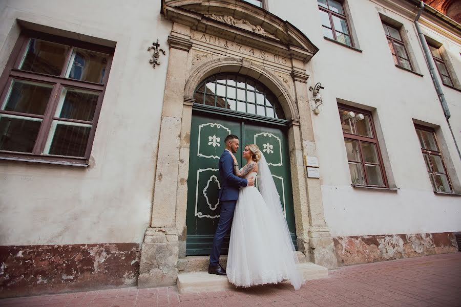 Fotógrafo de casamento Mila Osipova (delfina). Foto de 22 de outubro 2018