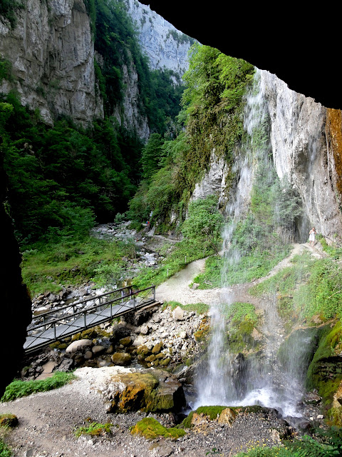 Ainhoa, St.Jean Pied Port, Puente Holtzarte, Cueva La Verna, Gargantas Kakueta. - De viaje por Francia: diarios, viajes y excursiones en coche. (54)