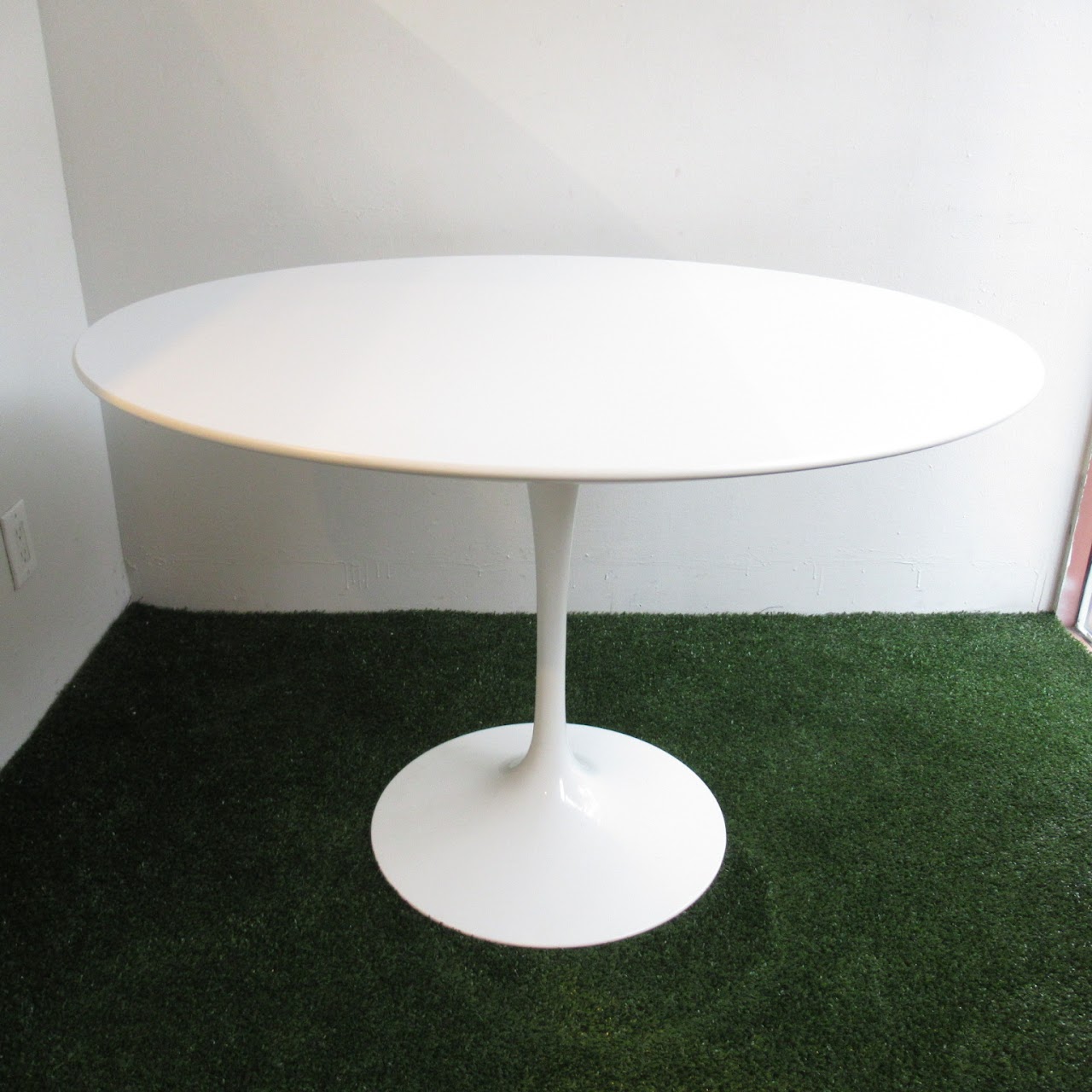 Knoll Eero Sarineen Tulip Dining Table