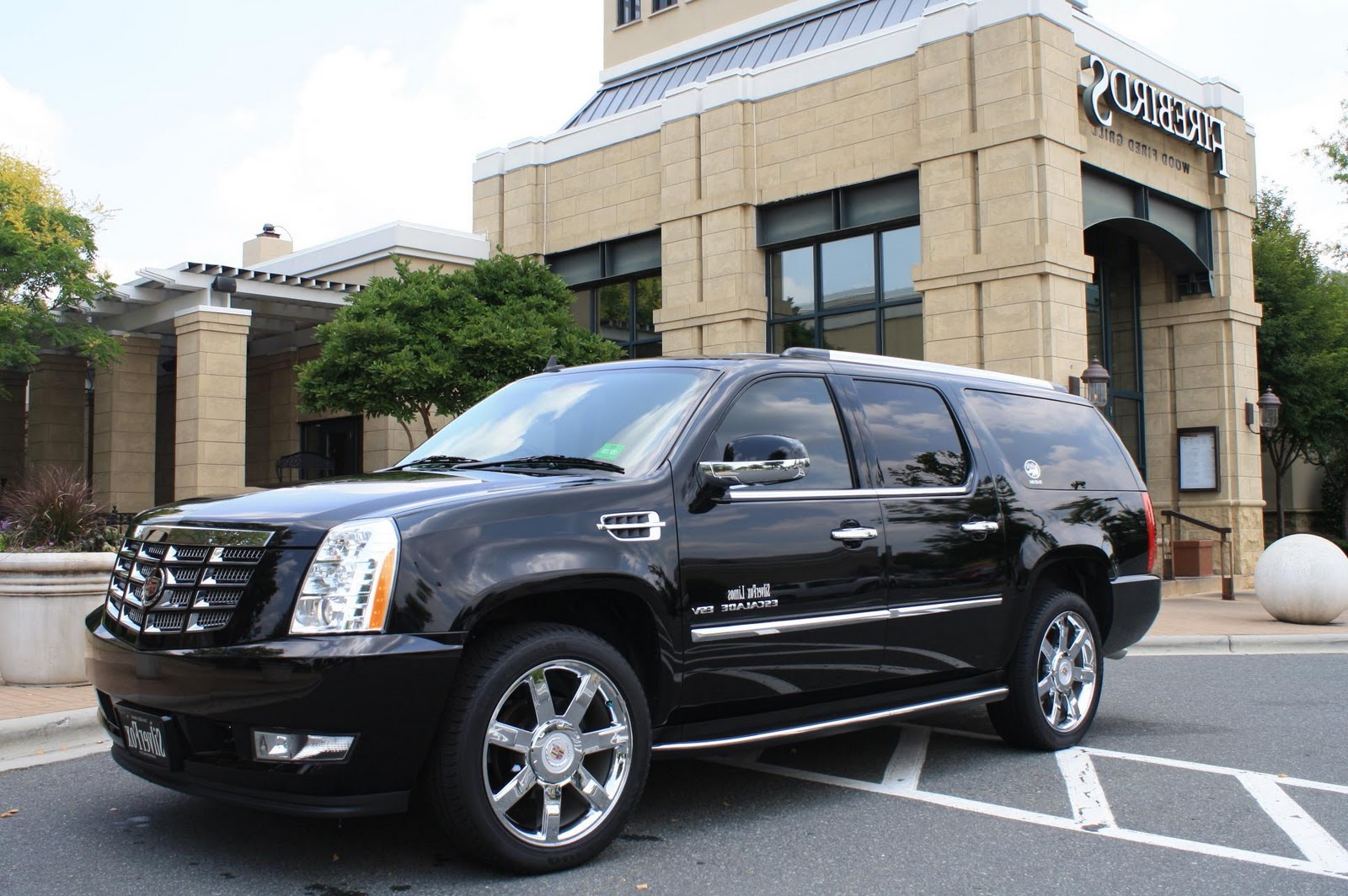 Limo, White Lincoln 10 pass.