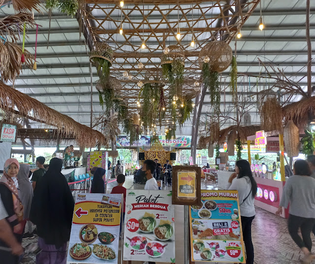 Food court Dusun Semilir