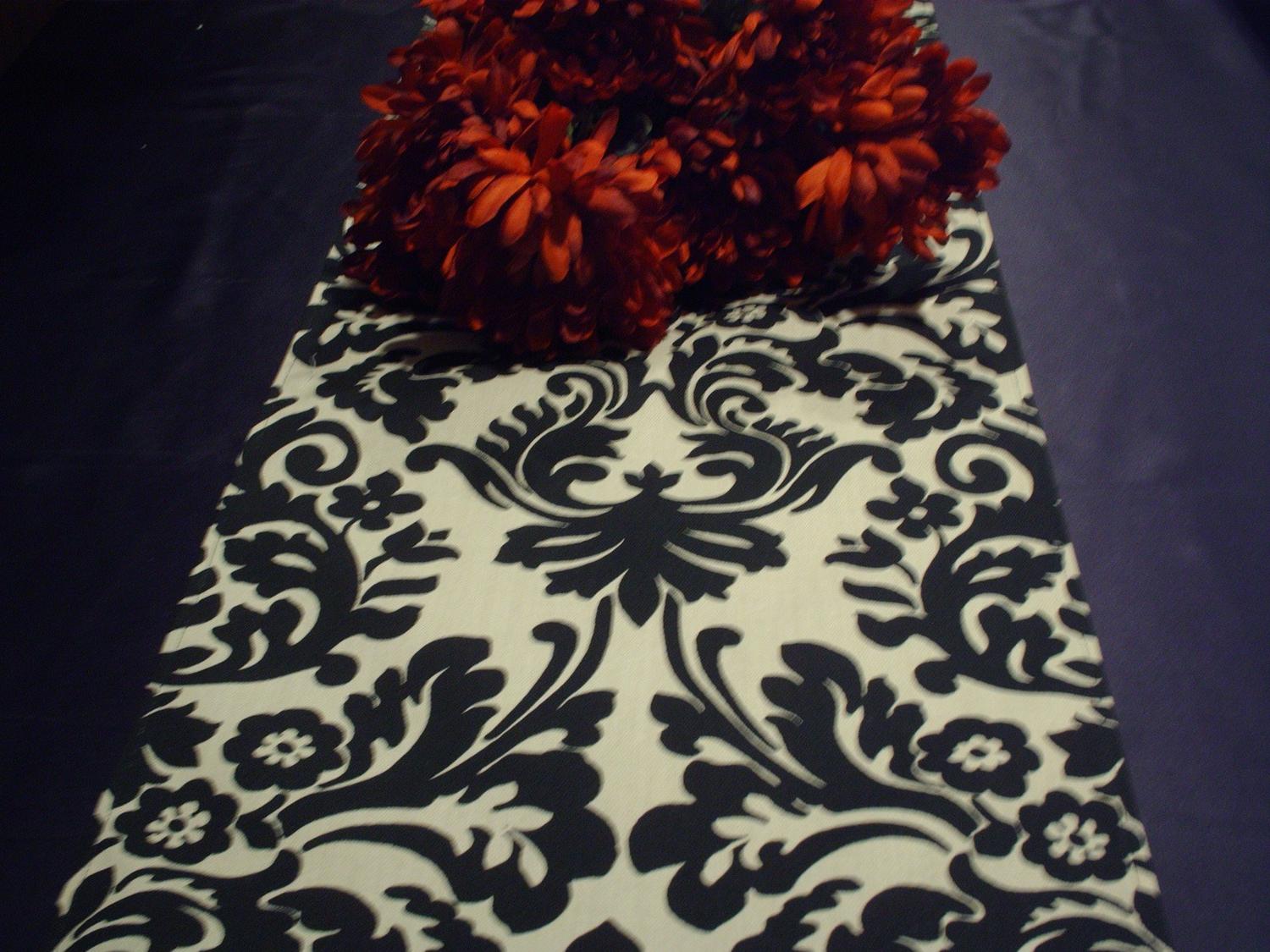 Table Runner black ivory