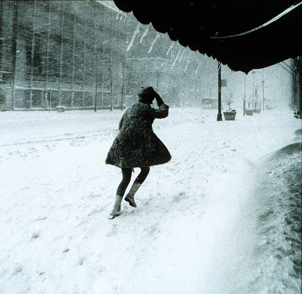 파일:external/upload.wikimedia.org/616px-Miniskirts_in_snow_storm.jpg