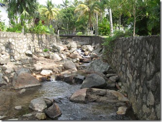 ilhabela-rio-desagua-praia-da-feiticeira