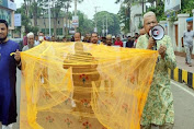 সিলেটে মশায় অতিষ্ঠ নগরবাসীর মশারি নিয়ে মিছিল 