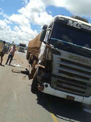 Carreta e Caminhão guincho se chocam entre Jangada e Barra do Bugres