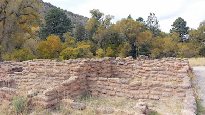 These walls belong to the village of Tyuonyi, one of several large pueblos located within Bandelier National Monument. One to two stories high, Tyuonyi contaiend about 400 rooms and housed about 100 people. Access to the village was through a single ground level opening