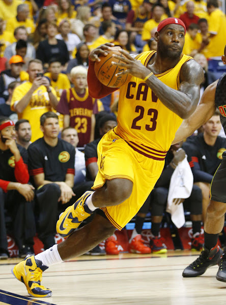 James Wears Media Day LeBron 13 PE in Preseason Debut