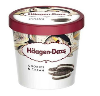 Makan aiskrim Häagen-Dazs