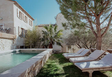 Maison avec piscine et jardin 12