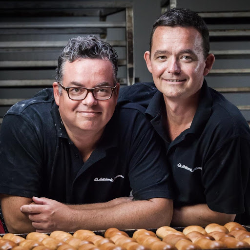 Brabantse Worstenbroodjes & Bossche Bollen logo