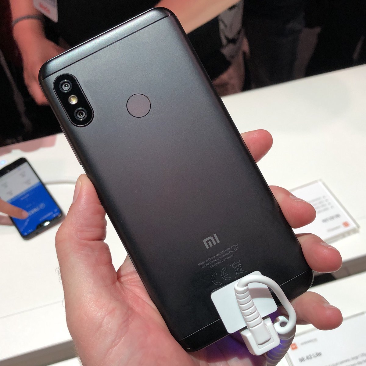 جوال Xiaomi Mi A2 Lite المميز ببطارية ضخمة ومشروع يعمل بخدمة جوجل الرائعة