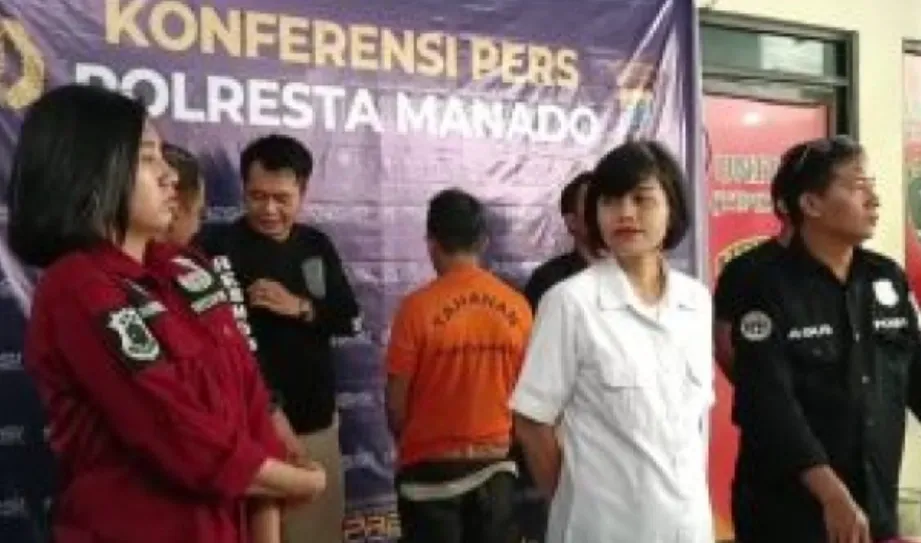 Polisi mengamankan pelaku ke Mako Polresta Manado untuk mempertanggung jawabkan pebuatannya sesuai undang-undang dan peraturan yang berlaku. (Foto istimewa)