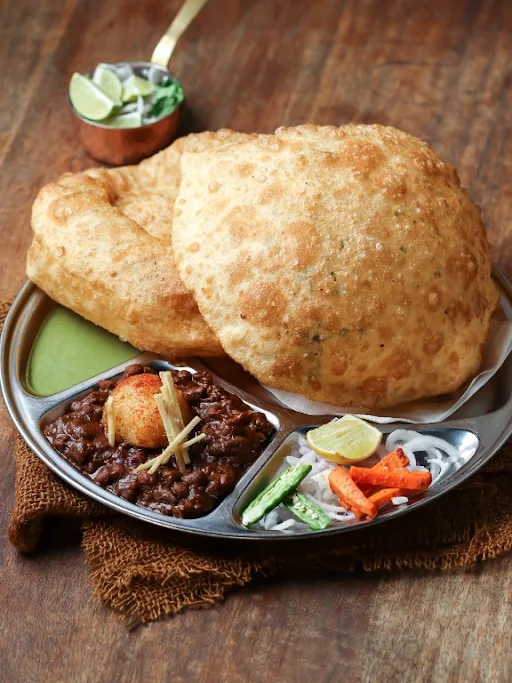 Paneer Stuffed Chole Bhature