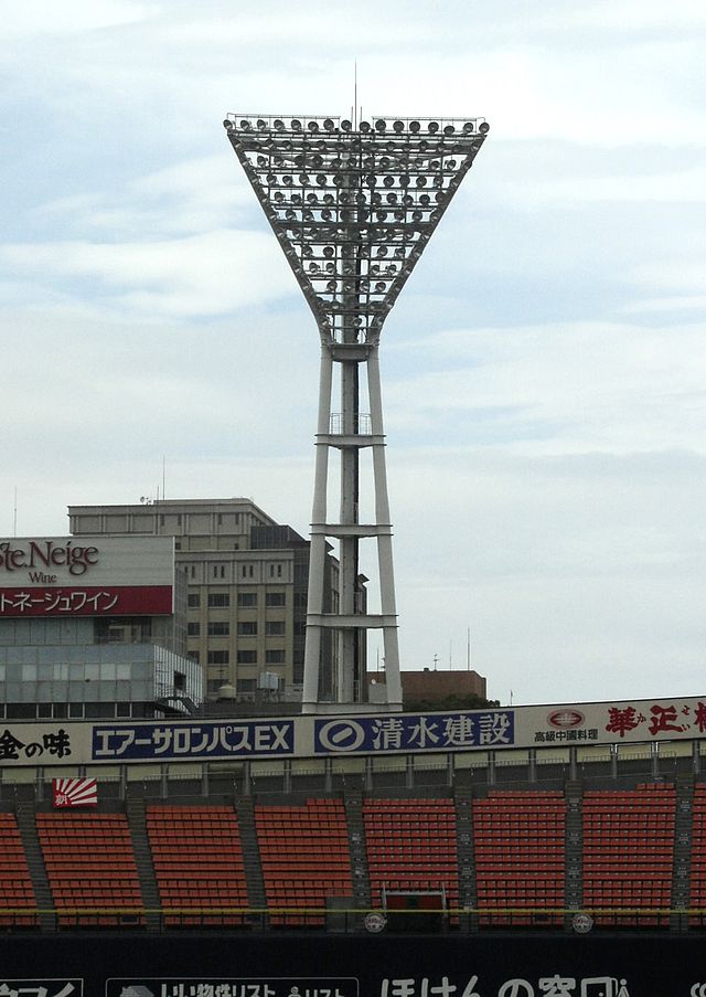 파일:external/upload.wikimedia.org/640px-Yokohama_Stadium_2007_-2.jpg