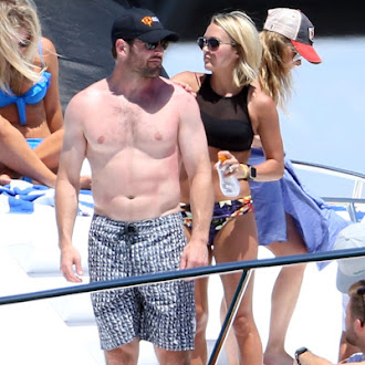 Carrie_Underwood_Bikini_Candids_in_Cabo_San_Lucas_July_8_2016_06.jpg